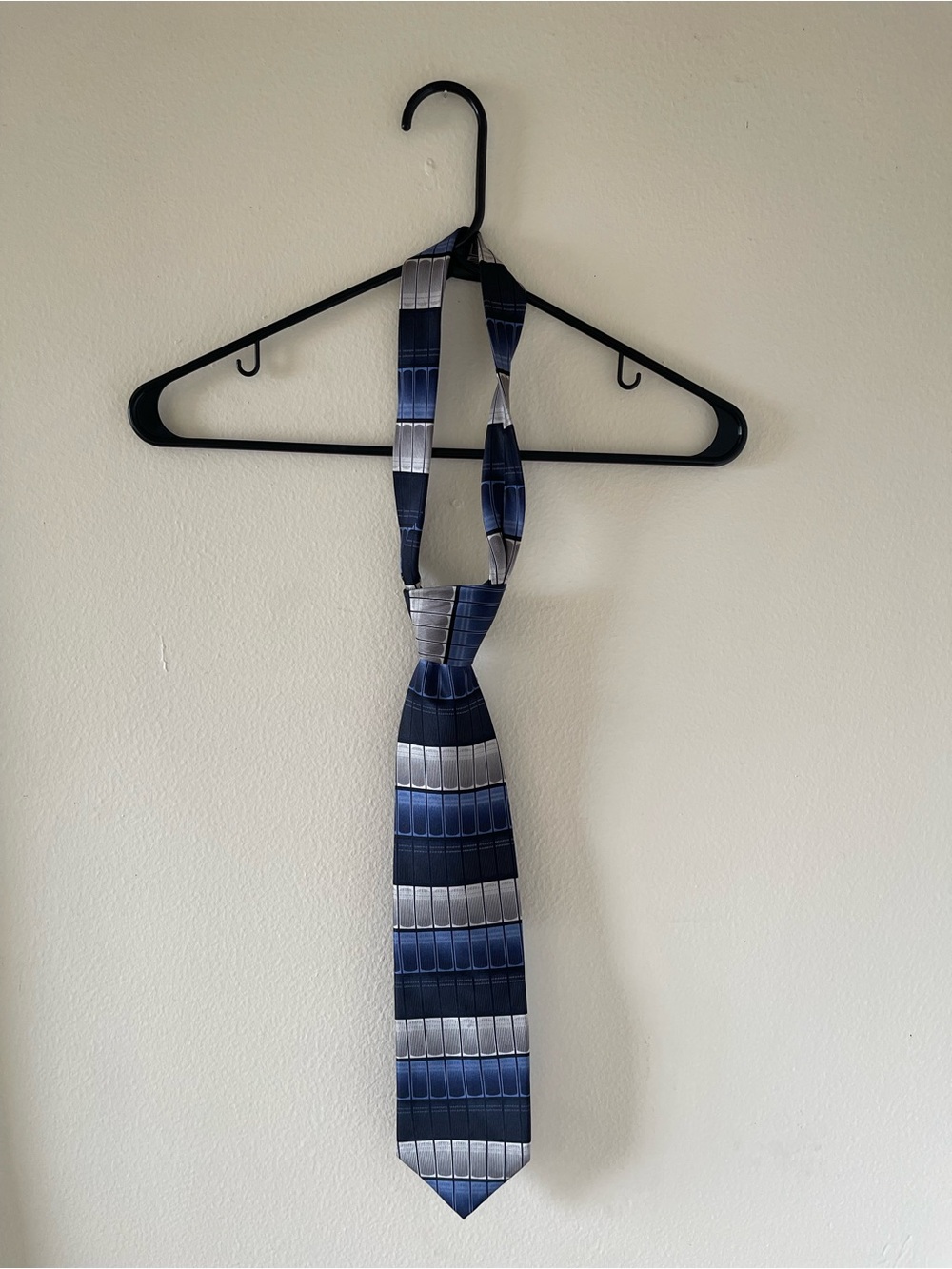 Haggar Blue and Silver Striped Men's Silk Tie